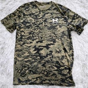 Under Armour Men's T-Shirt Medium